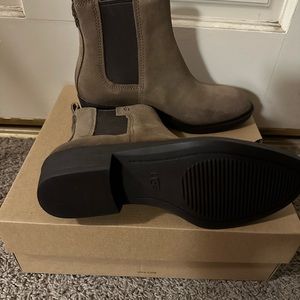 Brand New Ugg W Emmeth boots Size 7